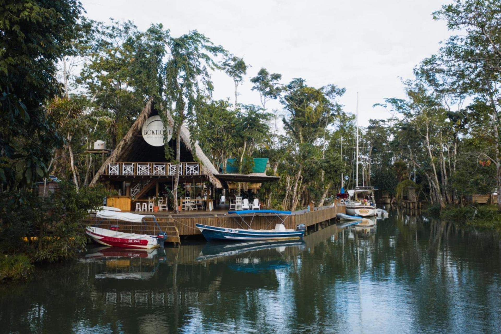Boatique Hotel&Marina Rio Dulce Town Extérieur photo