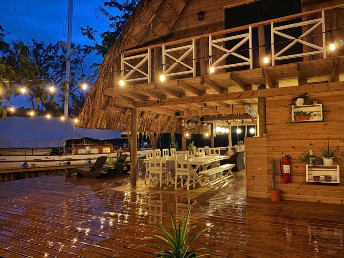 Boatique Hotel&Marina Rio Dulce Town Extérieur photo